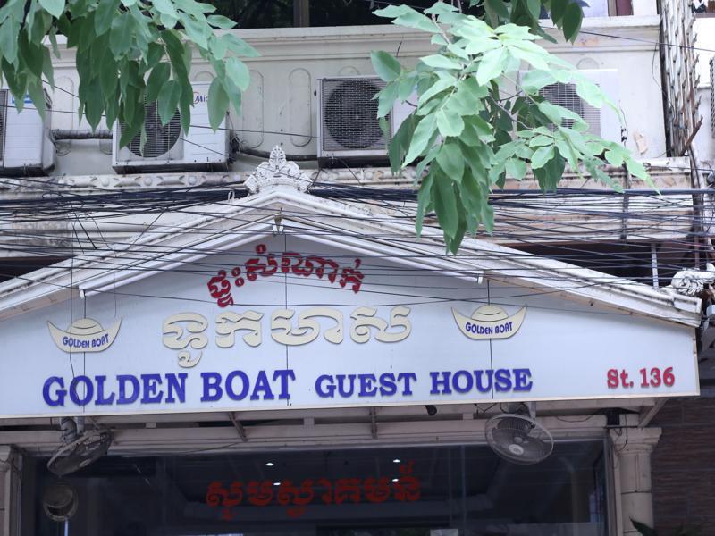 Golden Boat Guesthouse Пномпень Экстерьер фото